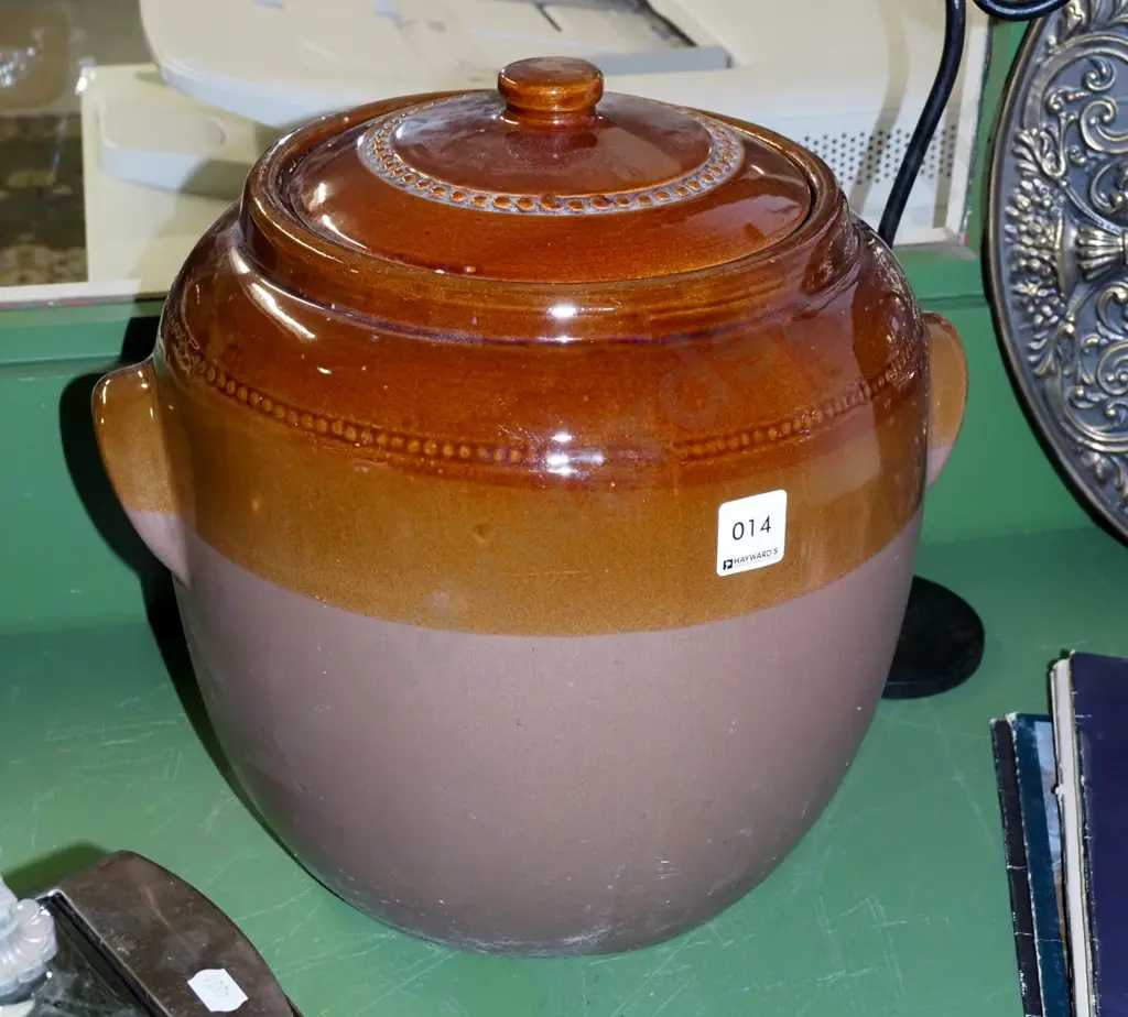 large Taiwanese lidded storage crock H310 Image 1++