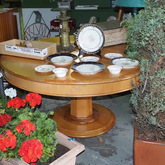 kauri circular pedestal extending table with 2 additional leaves and crate with 6 legs on casters H650 Diam1230