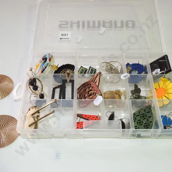 organiser of earrings