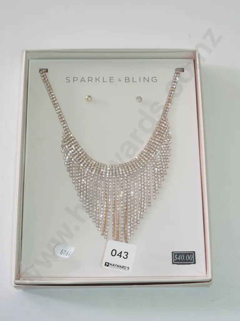 cased as new Sparkle and Bling necklace and earring set Image 1++