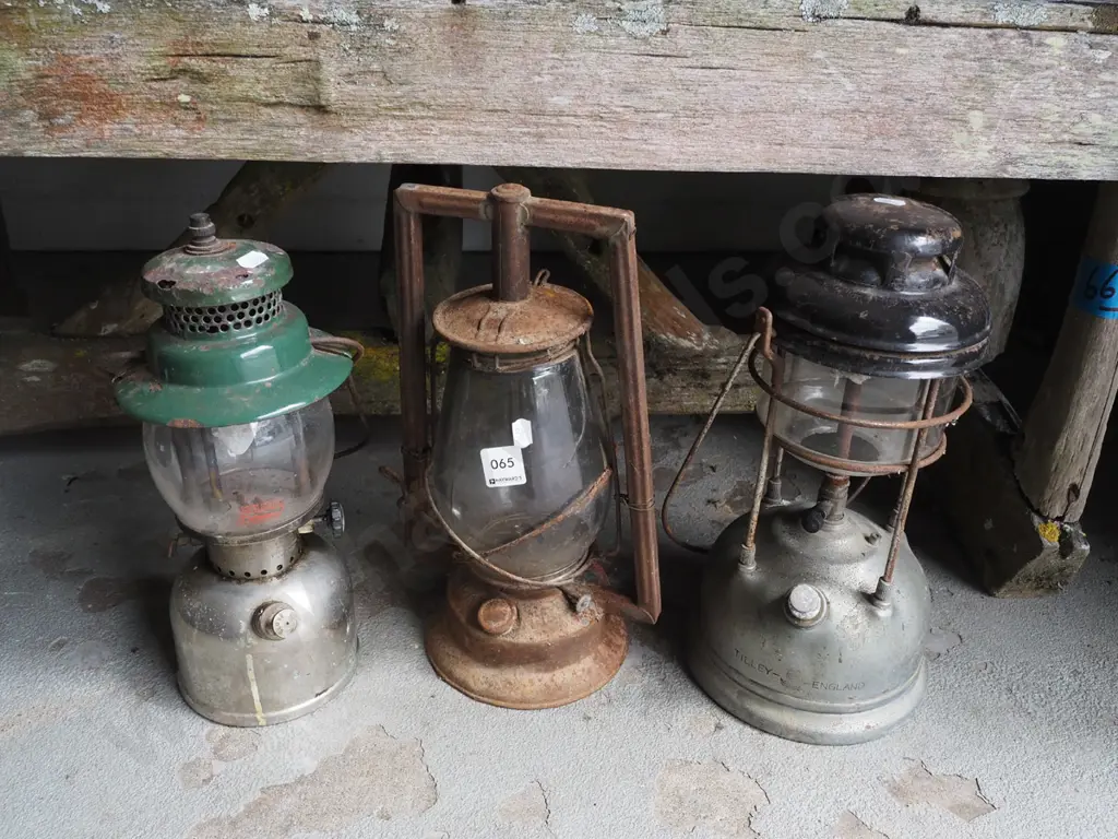 3x restorer's hurricane lanterns Image 1++