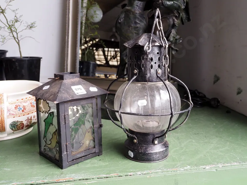 pair of candle lanterns H300 Image 1++