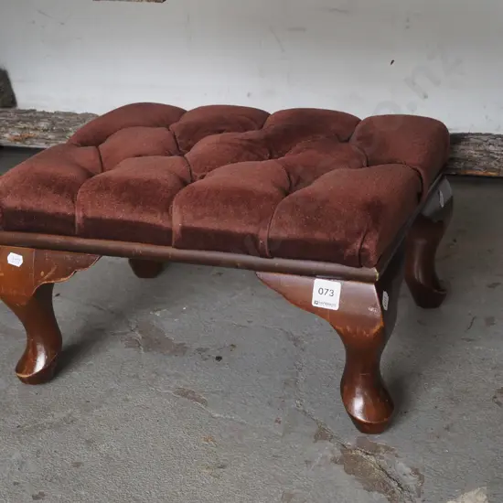 deep buttoned cab leg piano stool
