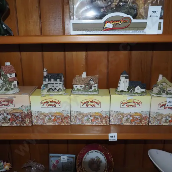 5x boxed David Winter cottages