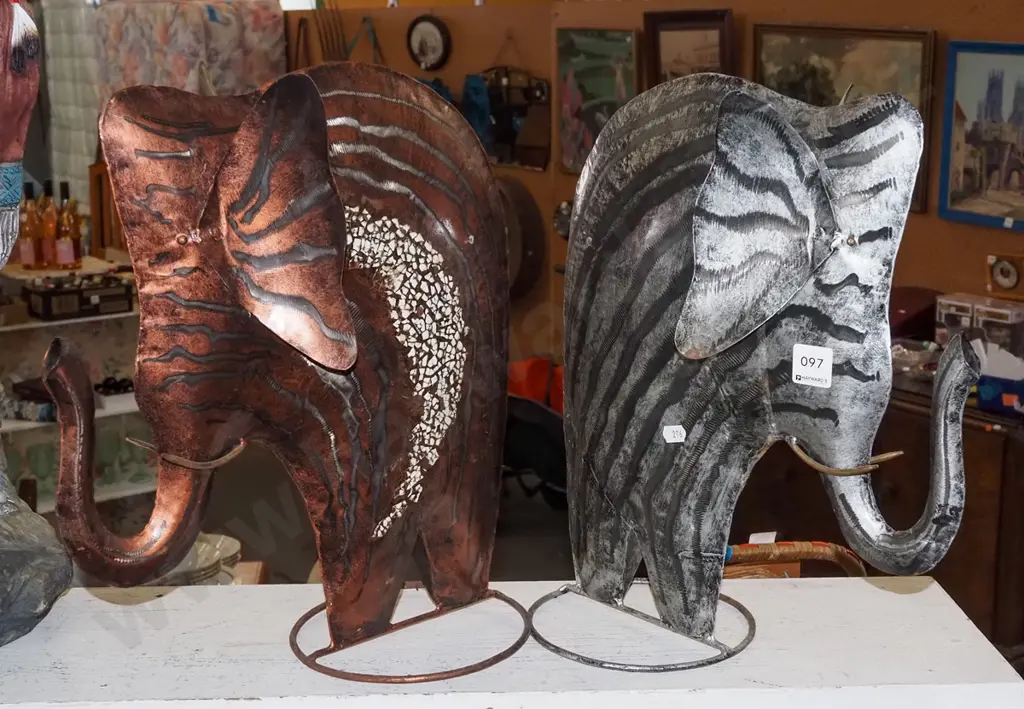 2x metal elephants H380 Image 1++