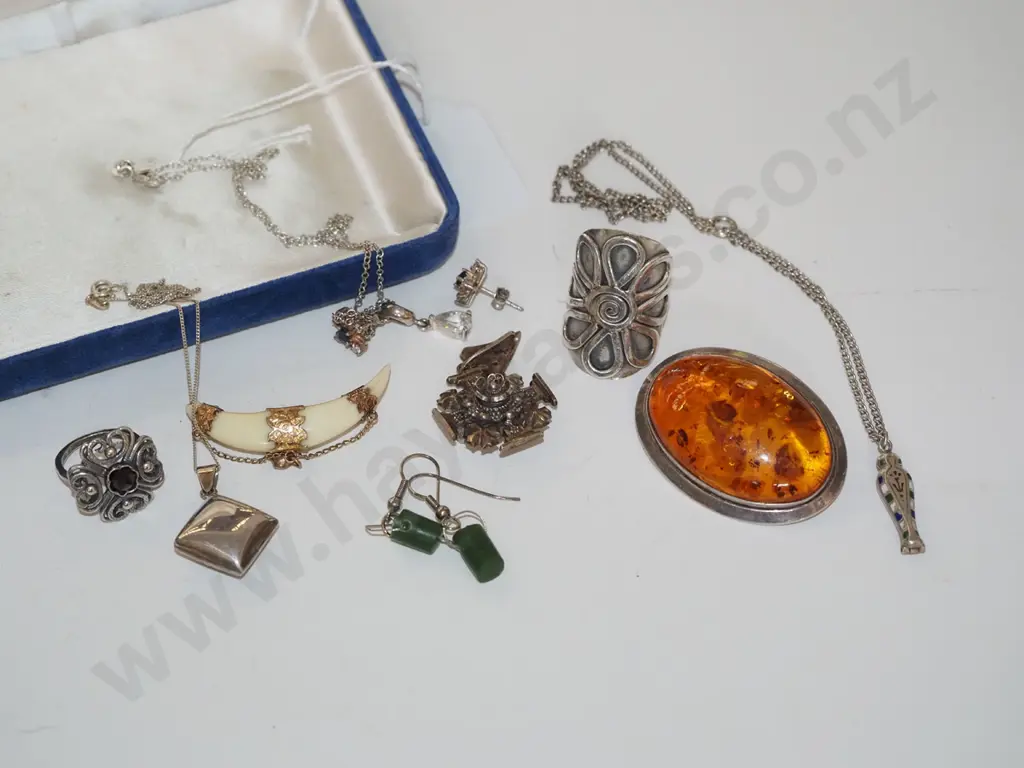 tray; rings, necklaces, pendants, amber brooch - some sterling silver  Image 1++