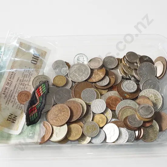 tray of coins & bank notes