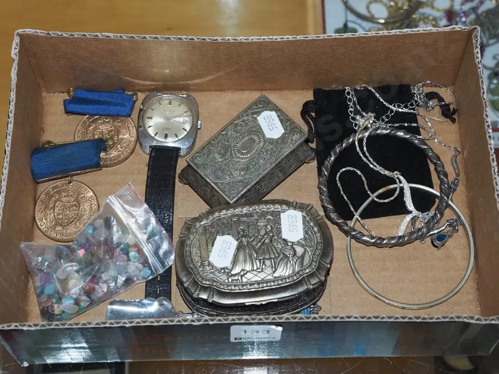 box; trinket boxes, bracelets, necklaces etc Image 1++