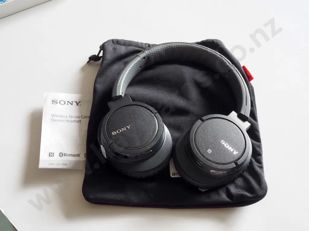 Sony wireless noise cancelling stereo headset Image 1++