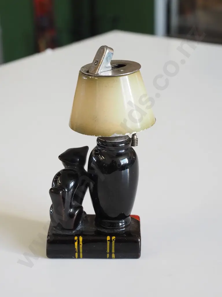 vintage cat & lamp themed table lighter Image 1++