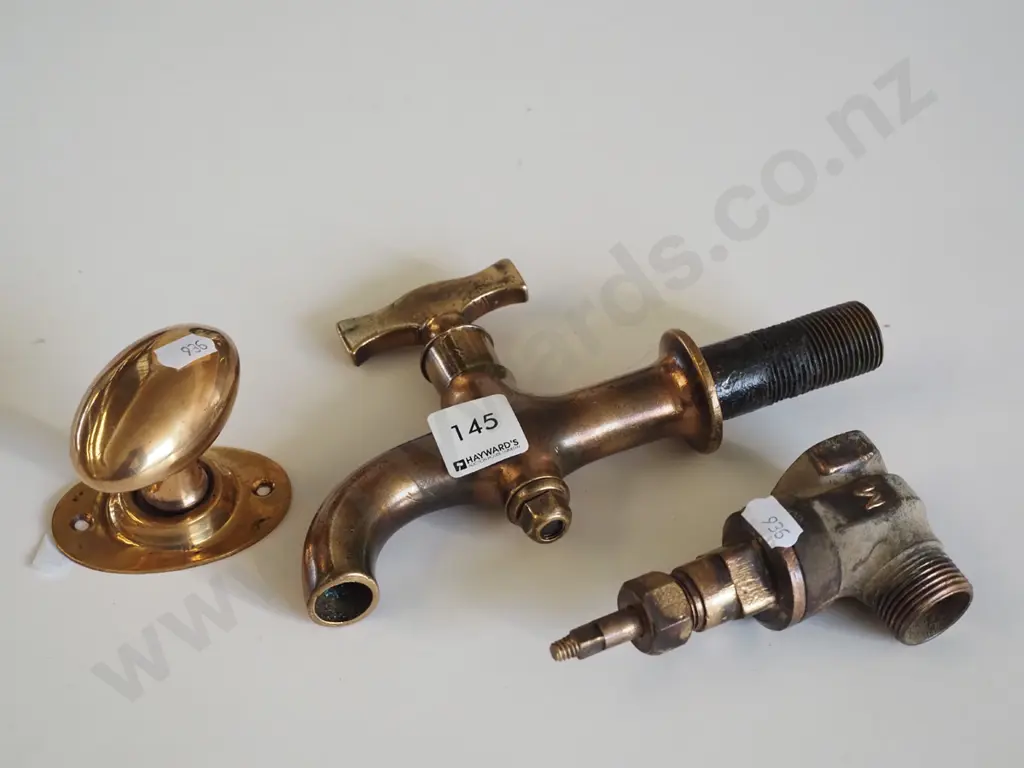 brass door handle & tapware Image 1++