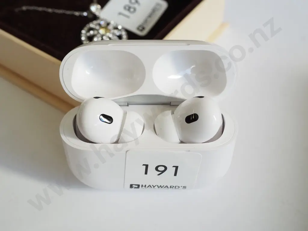 Apple Airpods & case Image 1++