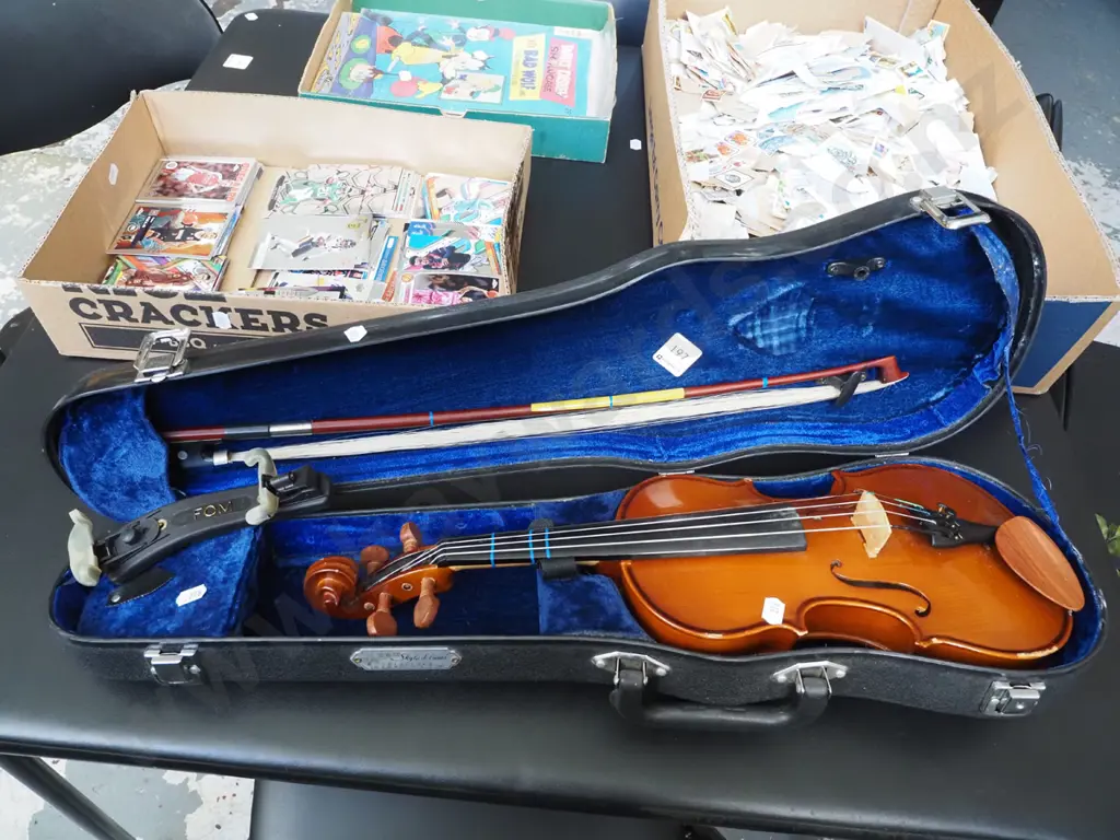 child's vinyl, bow, case etc Image 1++