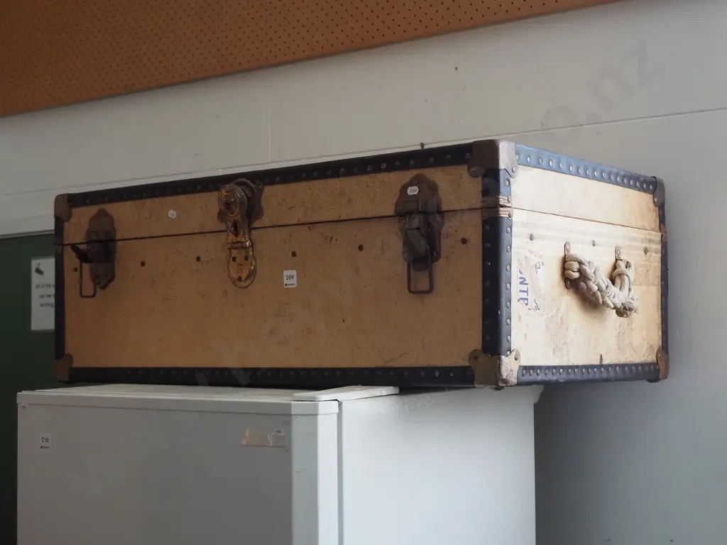 travel trunk Image 1++