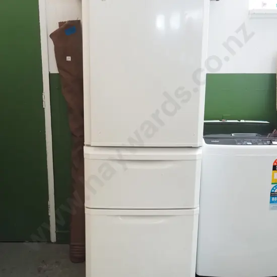 Mitsubishi Electric fridge freezer with internal  ice maker and vege drawer H1680 W600 D650