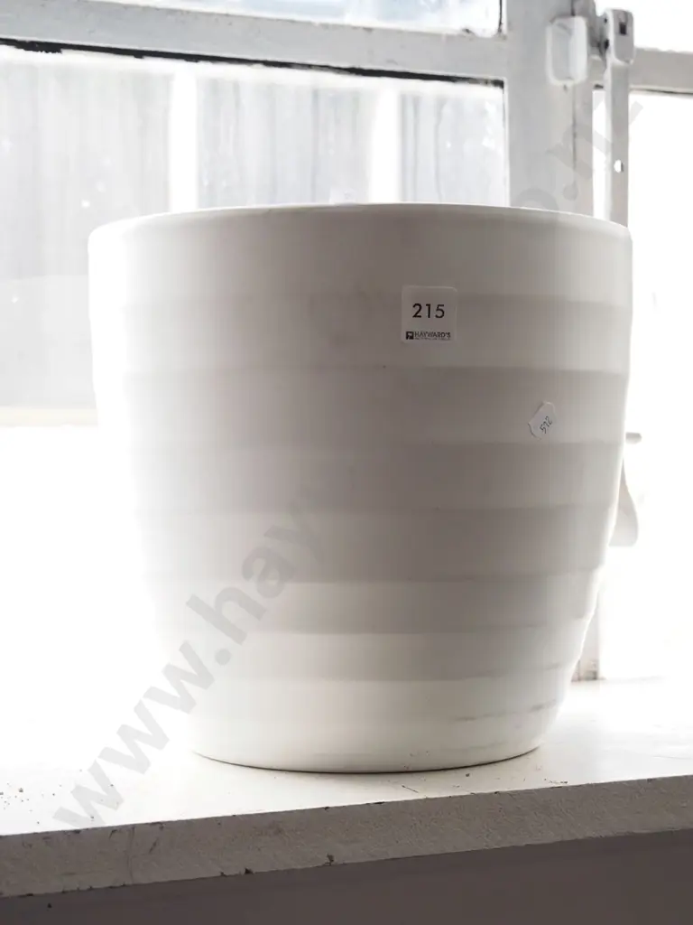 white ceramic jardiniere H260 Image 1++