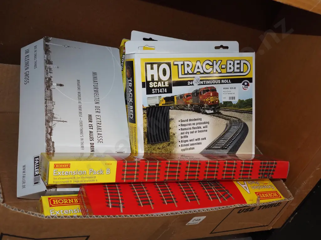 box; railway HO track beds, tracks etc Image 1++