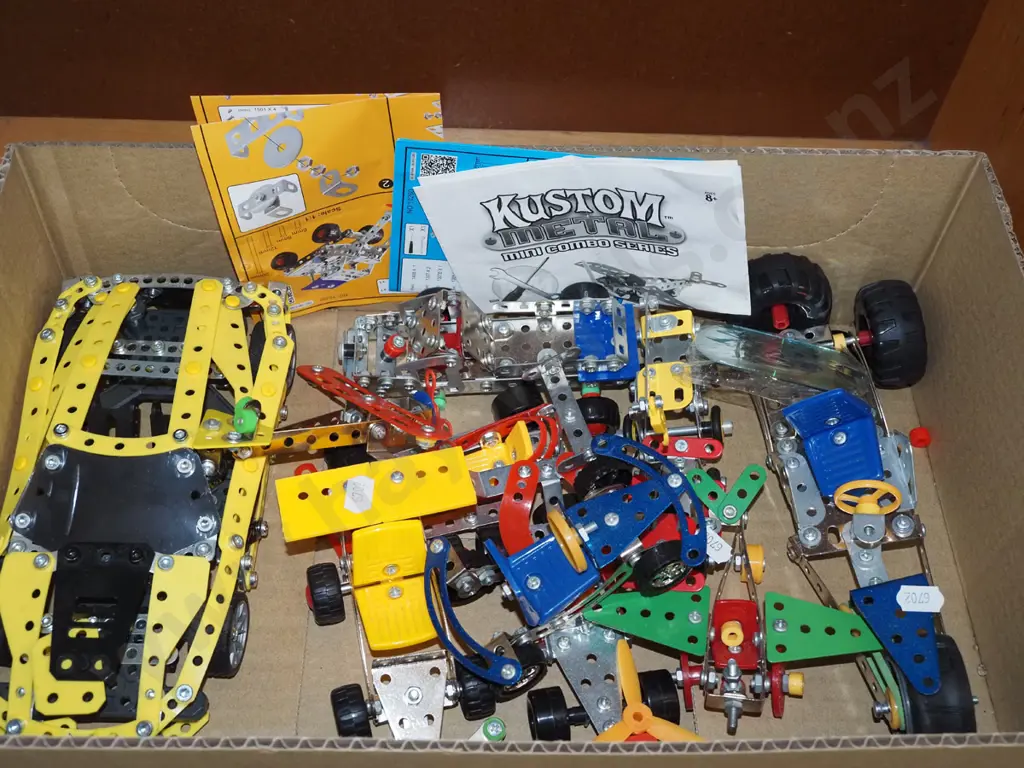 box; Meccano style toys Image 1++