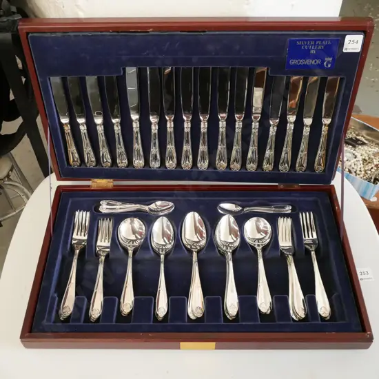 wood cased Grosvenor stainless steel cutlery set
