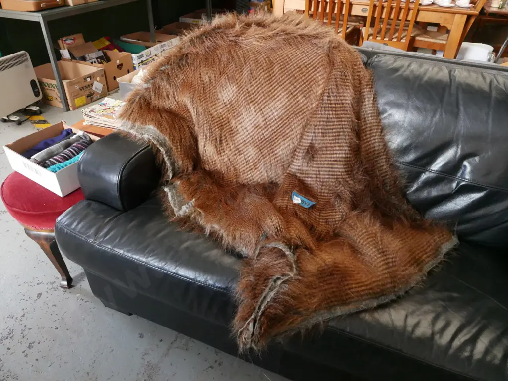 faux kiwi feather style cloak Image 1++