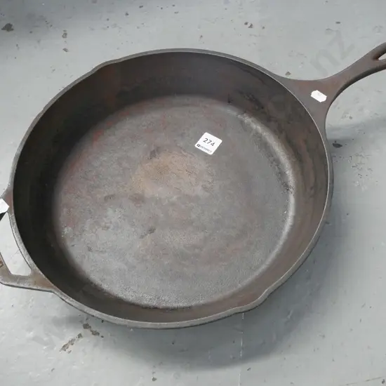 large cast iron frying pan Diam350
