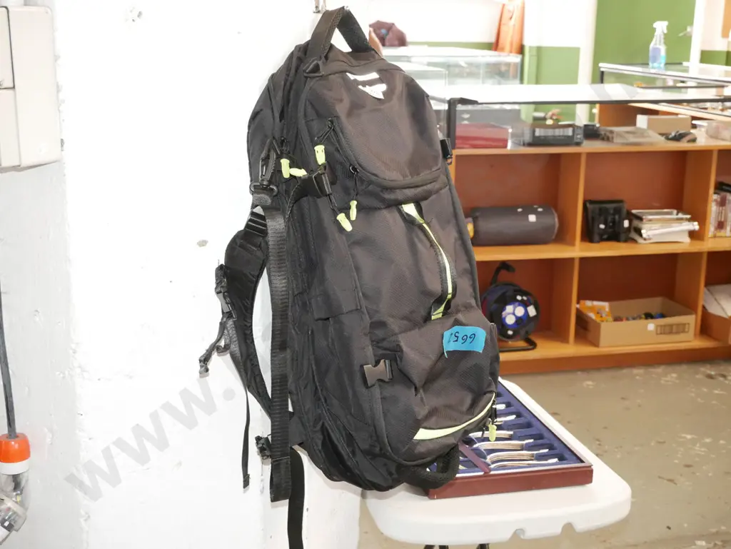 black as new backpack Image 1++