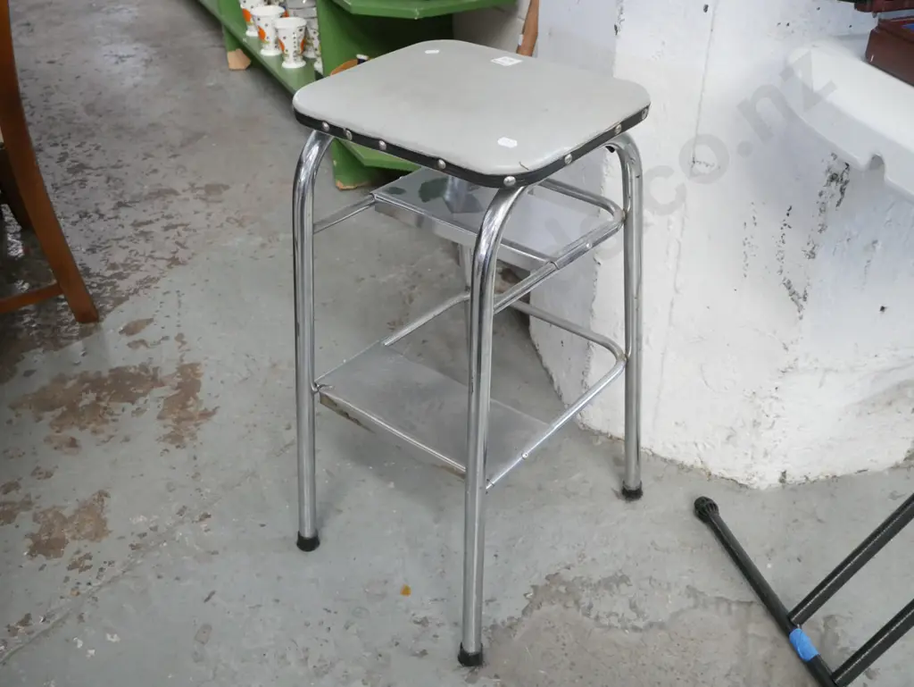 step stool Image 1++