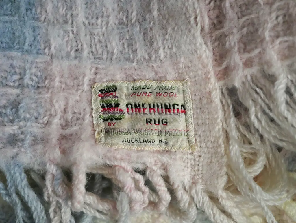 checked woollen blanket Image 1++