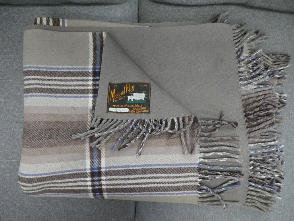 heavy checked woollen travel blanket Image 1++