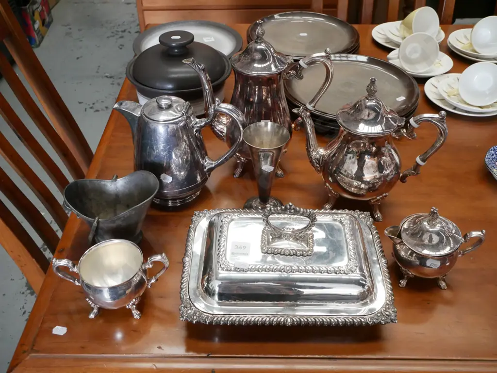 plated ware; teapots etc Image 1++