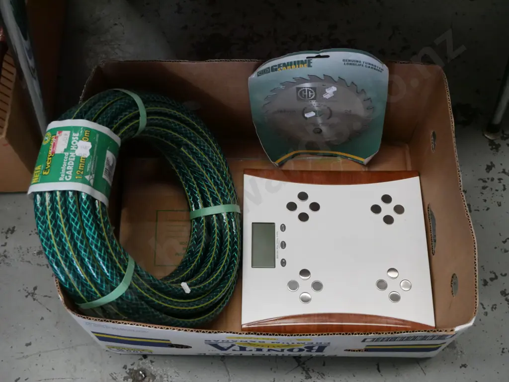 box; bathroom scales, circular saw blade, as new garden hose Image 1++