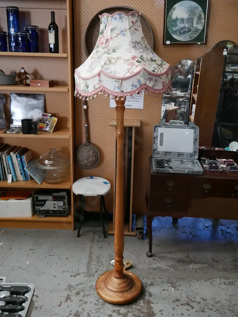 mahogany standard lamp with floral shade H1720 Image 1++