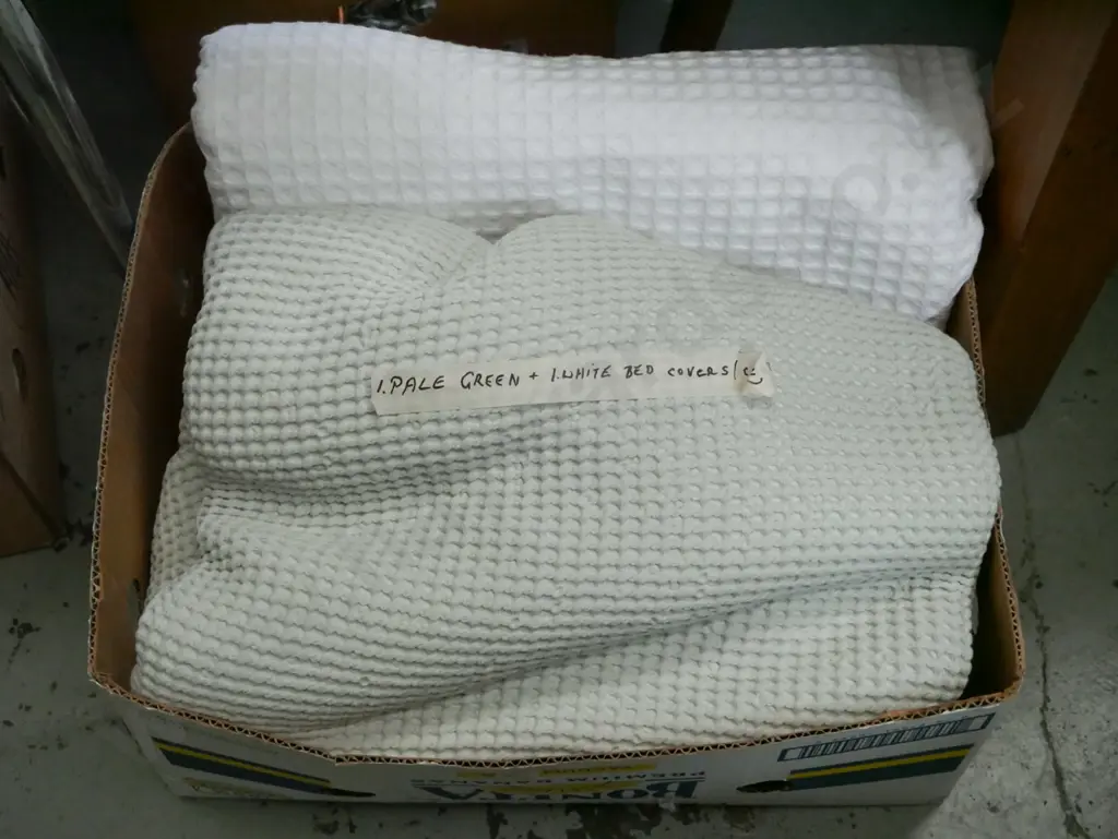 pale green and white cotton bedcovers Image 1++