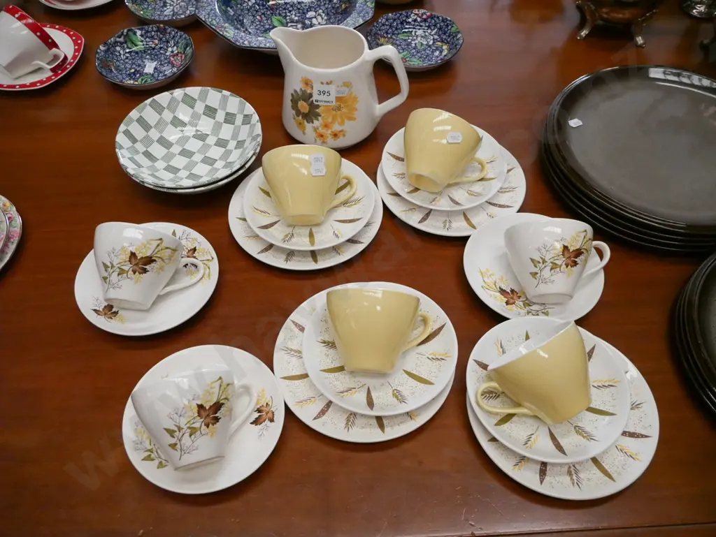 Crown Lynn cups, saucer, bowls etc Image 1++