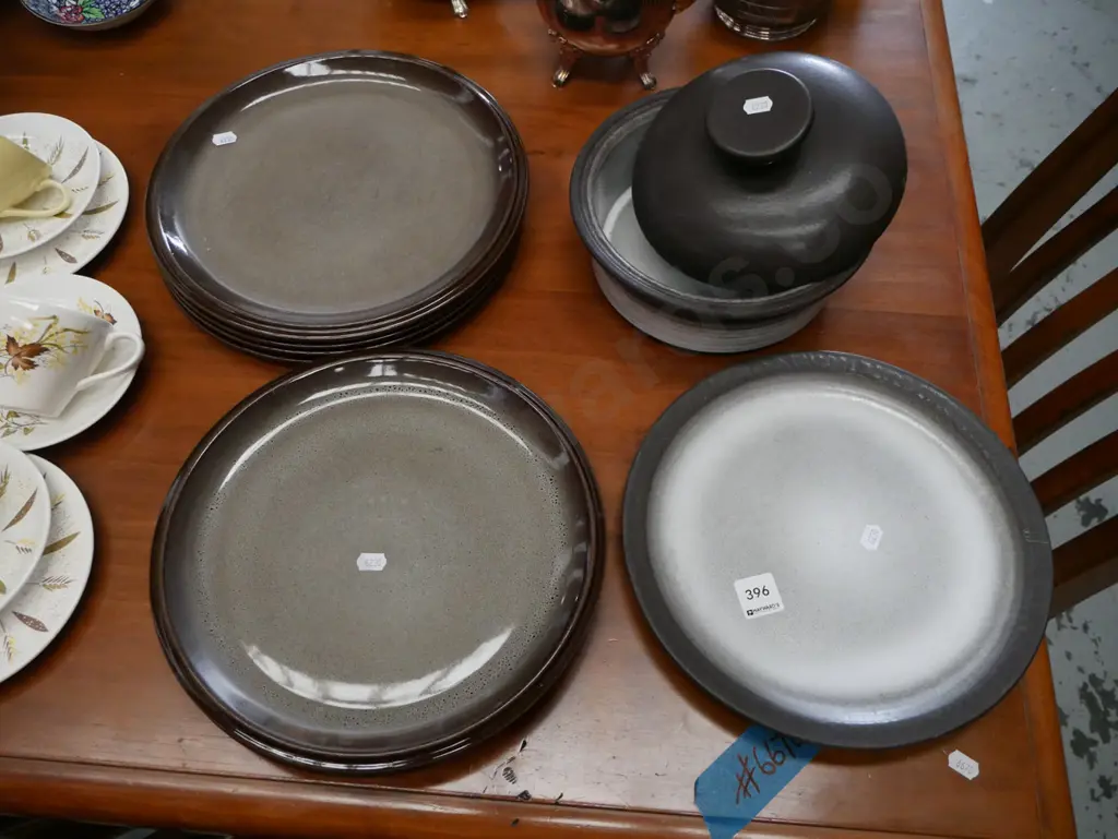 Temuka plates, lidded casserole, 1 other plate Image 1++