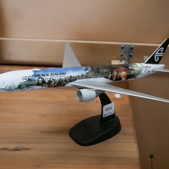 model AirNZ Hobbit plane L380