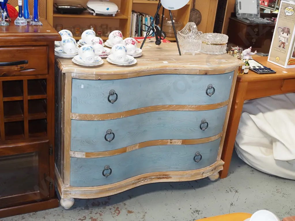 distressed painted 3 drawer wave fronted chest H870 W1100 D500 Image 1++