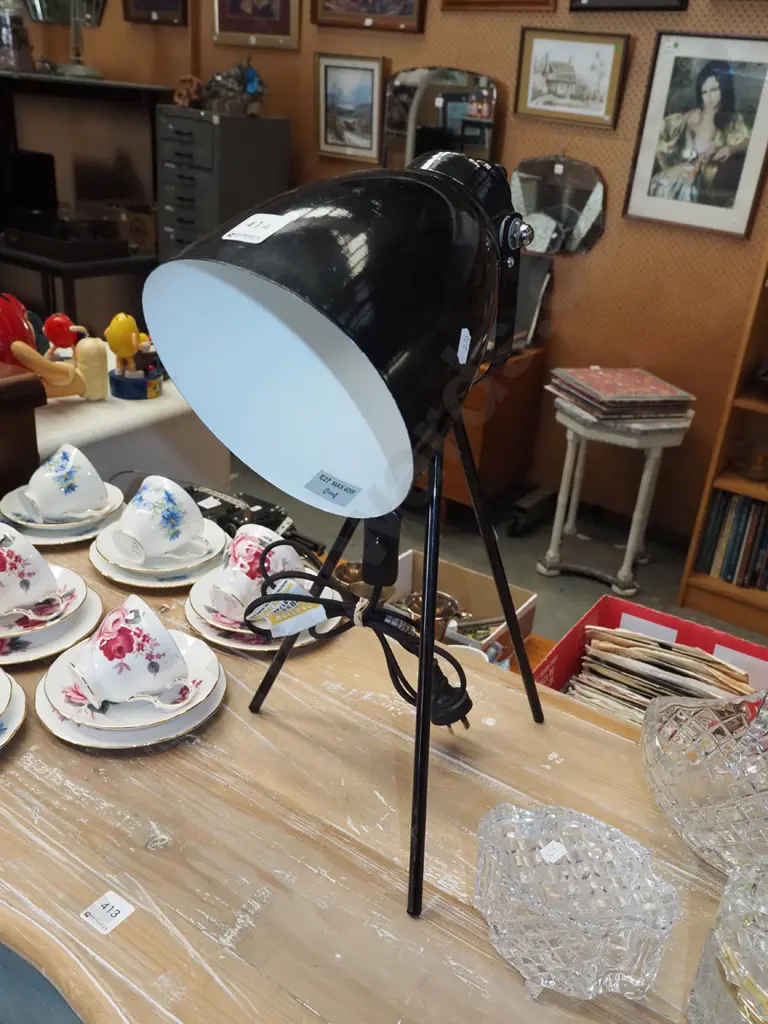 black metal table lamp on tripod base H460 Image 1++