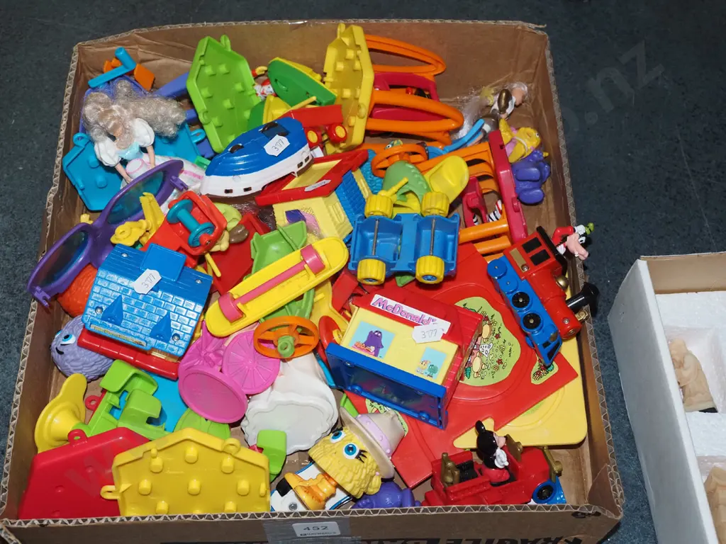 children's plastic toys Image 1++