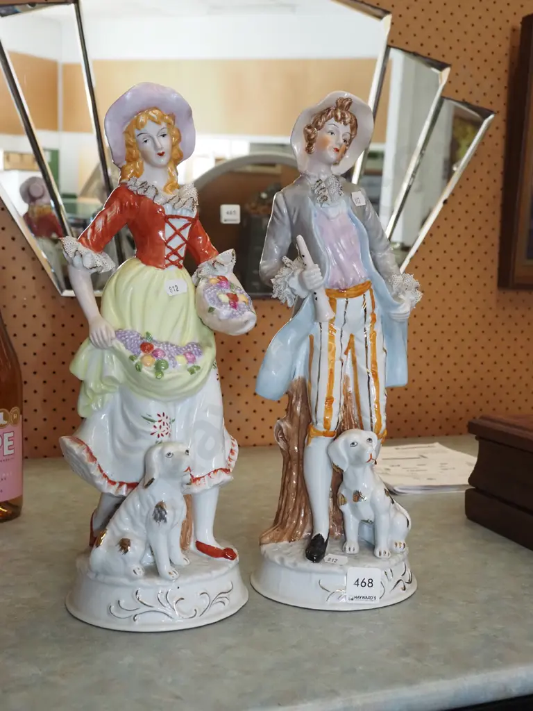 2x romance scene figurines H370 Image 1++