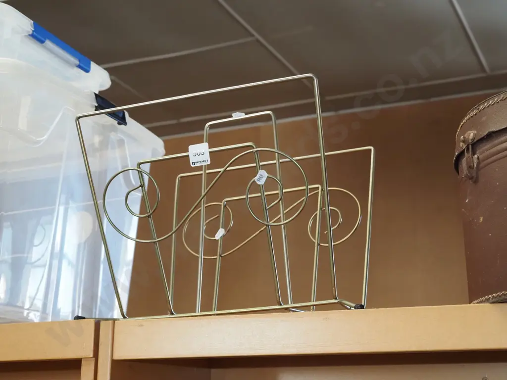 mid century wrought metal magazine rack Image 1++