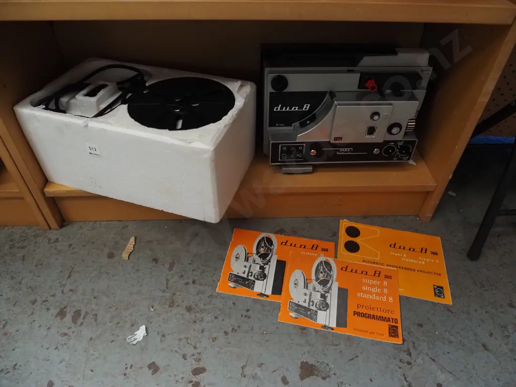 Duo 8 8mm cine projector with some original packing Image 1++