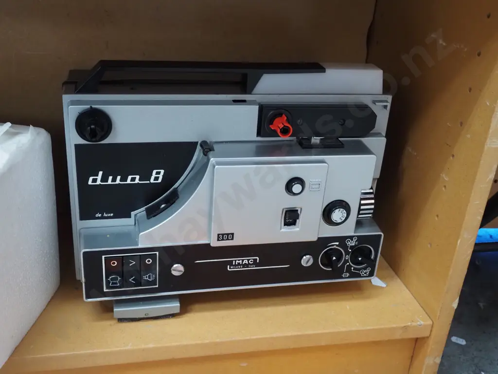Duo 8 8mm cine projector with some original packing Image 1++