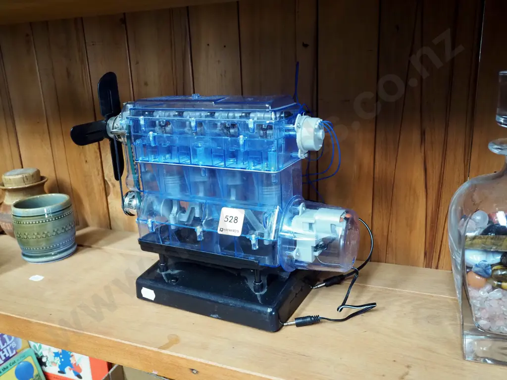 plastic 4 cyclinder engine L310 Image 1++