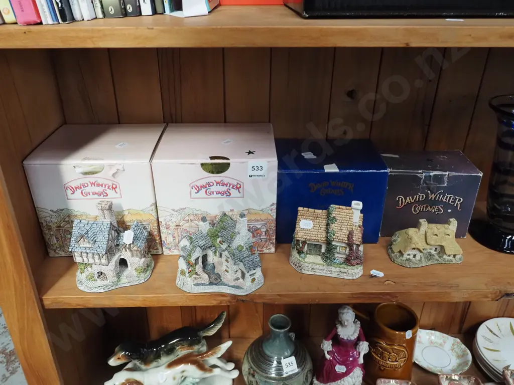 4x boxed David Winter cottages Image 1++