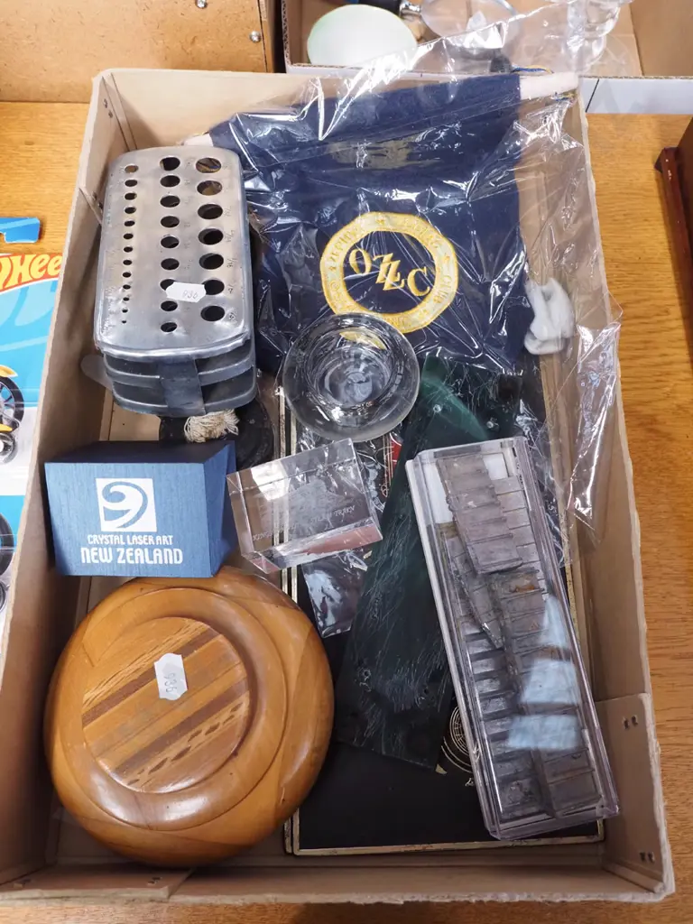 box; sovereign ware trinket box, drill bit gauge, pendant etc Image 1++