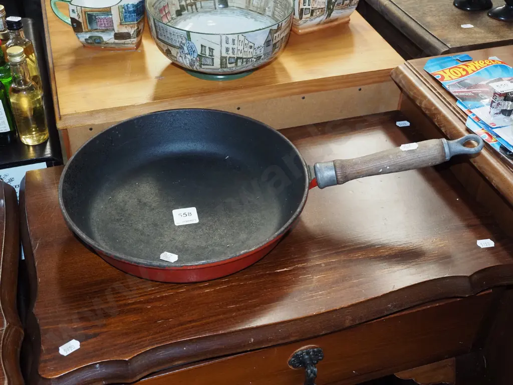 cast iron and enamel frying pan Diam250 Image 1++