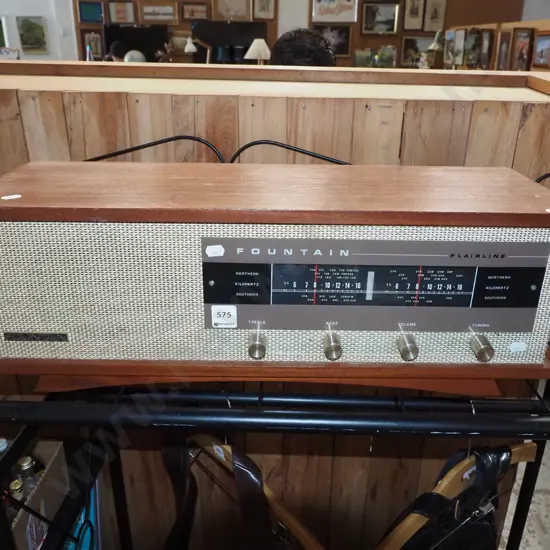 mid century Fountain valve mantle radio