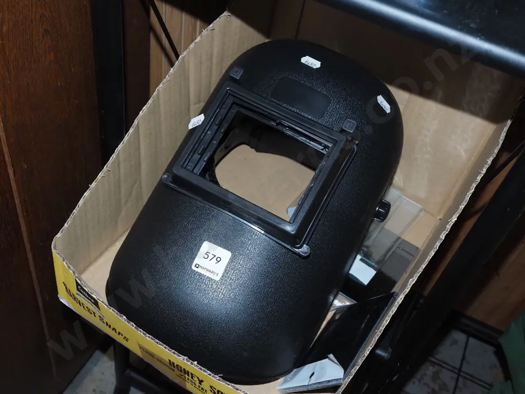 as new welder's mask Image 1++