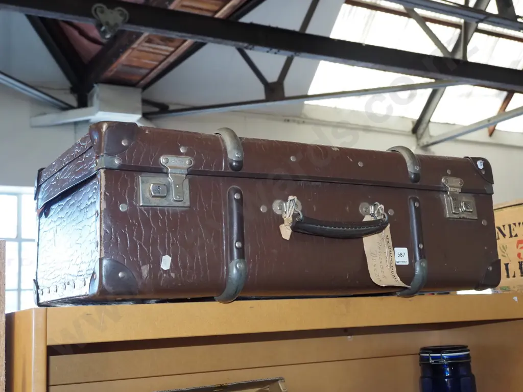 vintage suitcase Image 1++